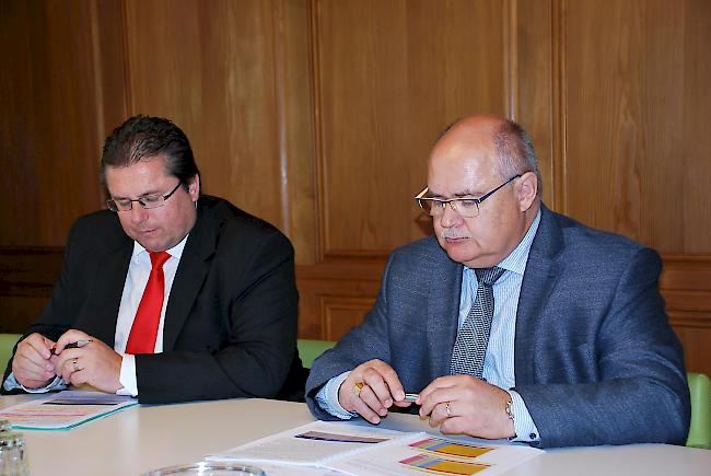 Finanzverwalter Aldo Karlen (links) und Gemeindepräsident Niklaus Furger präsentierten heute gute Finanzkennzahlen für die Gemeinde Visp.
