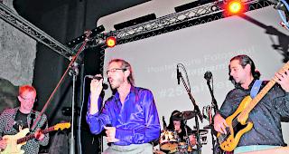 Partymusik. Die Band &laquo;Greyhound&raquo; spielte bekannte Klassiker und Evergreens und heizte die Stimmung an der Jubil&auml;umsfeier auf. 