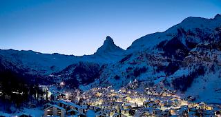 Noch brennen die Lichter: Laut einer Umfrage spielen aber 20 Prozent der befragten Zermatter Hoteliers mit dem Gedanken, ihren Betrieb k&uuml;nftig schliessen zu wollen.