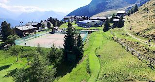 Die geplante Einstell- und Mehrzweckhalle auf der Riederalp soll auf dem Gel&auml;nde der Tennisanlage erstellt werden.