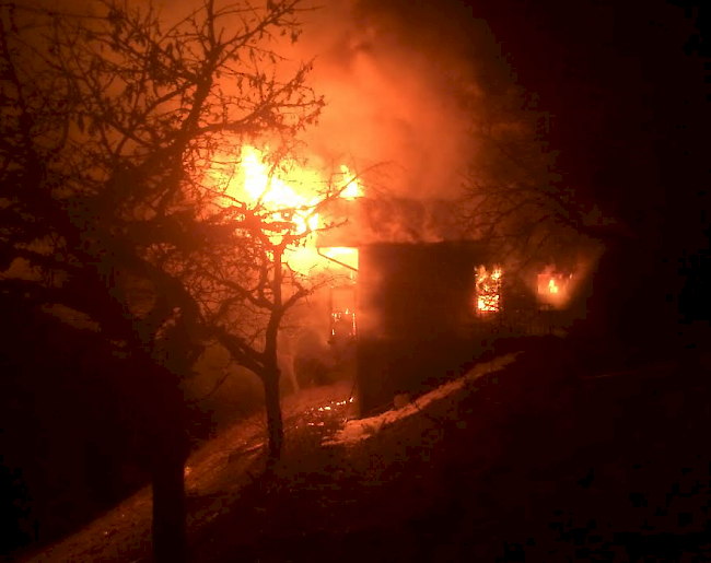 Das Feuer brach gemäss Angaben der Kantonspolizei Wallis am 12. Dezember 2015 gegen 00:30 am Chemin de la Digue in Crans-Montana aus.