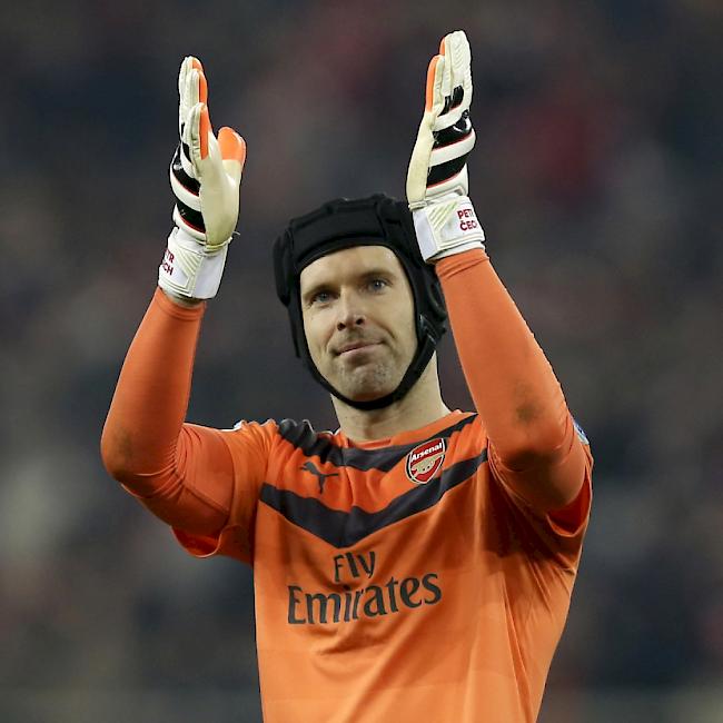 Arsenal-Hüter Petr Cech bedankt sich bei seinen Fans nach dem Rekord mit 169 Spielen ohne Gegentor