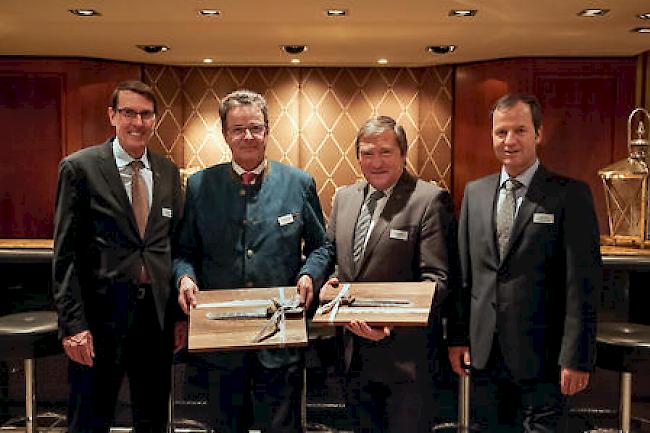 Von links: Andreas Züllig, Präsident hotelleriesuisse; Jean-René Fournier, tourismusfreundlichster Ständerat 2015; Jakob Büchler,  tourismusfreundlichster Nationalrat 2015; Roger Seifritz, Delegierter Wirtschaftspolitik von Parahotellerie Schweiz.