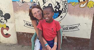 Beatrice Kronig und der Verein Matterhorn Children Center sorgen in Kenia f&uuml;r lachende Kinder.