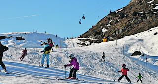 Pistenvergn&uuml;gen. Wen es &uuml;ber Weihnachten in die Berge zog, der hat es nicht bereut: Viele Gebiete wie hier im Bild die Bettmeralp waren &uuml;berraschend gut befahrbar. 
