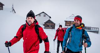 Trainer Martin Schmidt mit seinem Team unterwegs auf der Belalp.