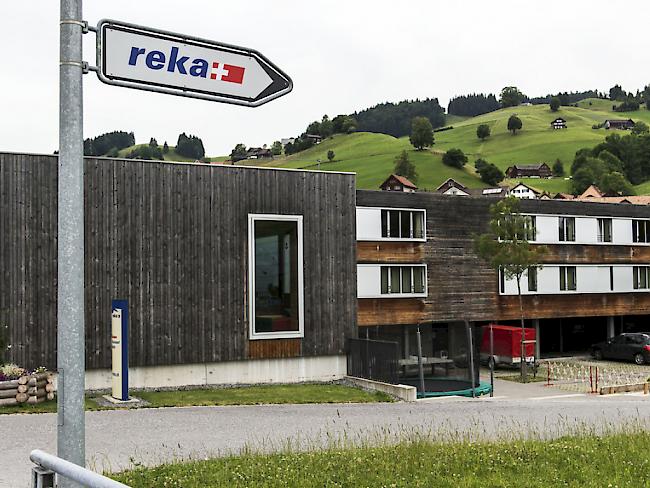 Die Schweizer Reisekasse Reka hat die Erträge aus ihren Ferienanlagen trotz eines Rückgangs der Buchungen halten können. Im Bild das Reka-Feriendorf Urnäsch. (Archiv)