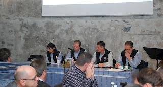 Sekret&auml;rin Monica Duran, Pr&auml;sident Fabian Schwery, Vizepr&auml;sident Pius Lehner und Kassier Herbert Volken (v.l.) er&ouml;ffneten um 9:45 Uhr die heutige Delegiertenversammlung. Ebenfalls anwesend, aber nicht auf dem Bild: Beisitzer Jonas Imseng 