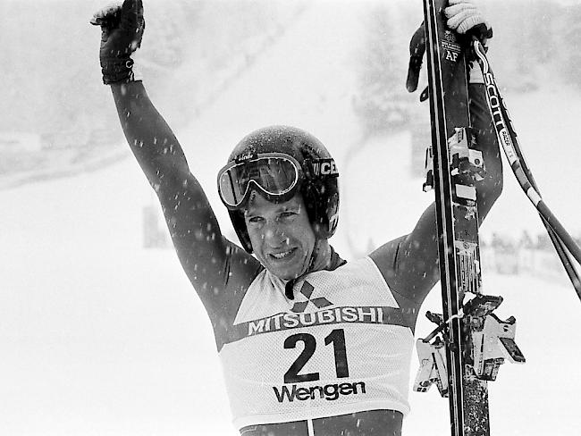 Bill Johnson jubelt nach seinem Sieg in der Lauberhorn-Abfahrt vom 15. Januar 1984. Im selben Jahr konnte er die Olympia-Abfahrt von Sarajewo gewinnen.