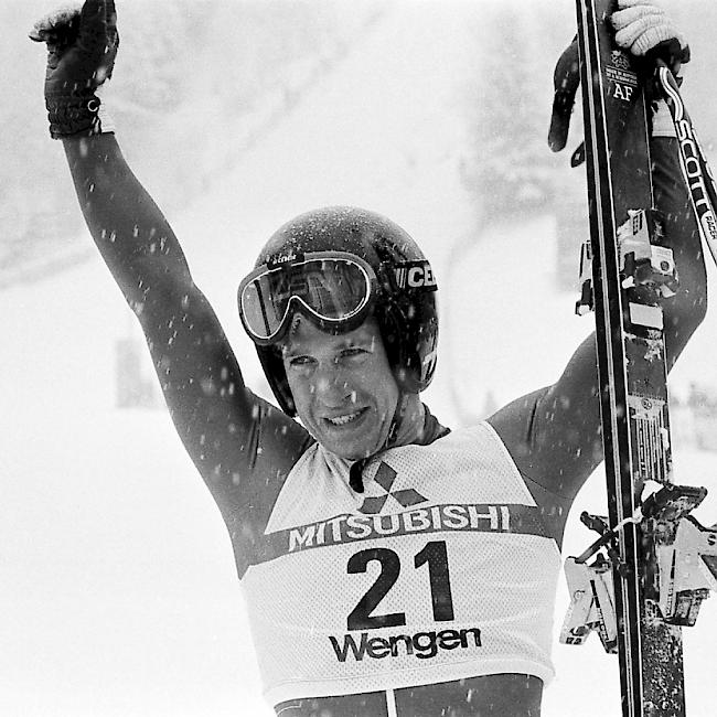 Bill Johnson jubelt nach seinem Sieg in der Lauberhorn-Abfahrt vom 15. Januar 1984. Im selben Jahr konnte er die Olympia-Abfahrt von Sarajewo gewinnen.