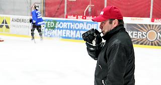 Beattie. Seit Dezember an der EHC-Bande.