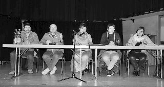 Der offizielle Teil. Der Vorstand: Thomas Abgottspon, Alex Petrig, Eveline Bayard, Ralf Sewer und Edith Wyer. 