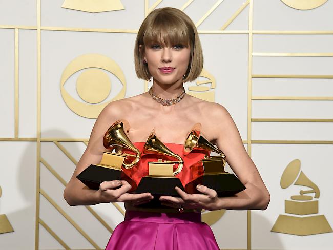 Taylor Swift hat schwer zu tragen an ihren drei Grammys. Kendrick Lamar hat zwar noch zwei mehr gewonnen, aber in weniger wichtigen Kategorien.