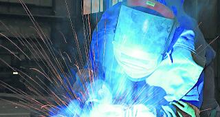 Wertarbeit. Obwohl kein eigener Beruf, ist das Schweissen eine Kunst, die gelernt sein will.  