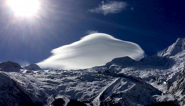 Am Montag führten warme Temperaturen, starker Wind und Neuschnee zu einer angespannten Lawinensituation in den Bergen (Archiv). 