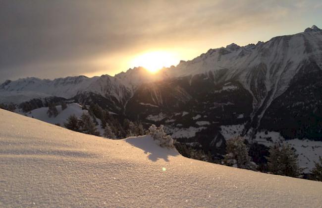 Am Nachmittag und Abend breiten sich im Oberwallis vermehrt Wolken aus.