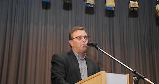 Nationalrat Roberto Schmidt setzt sich f&uuml;r die Schafz&uuml;chter ein.