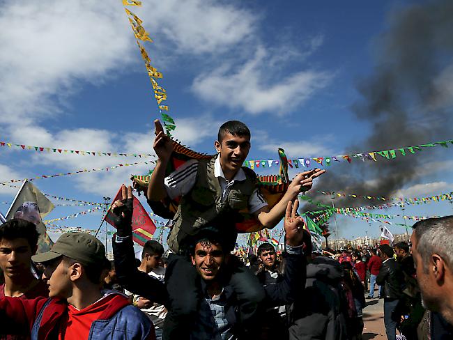 Teilnehmer am Newroz-Fest in Diyarbakir