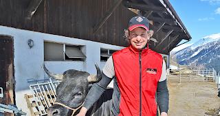 Axel Heister in seinem Stall mit &laquo;Boateng&raquo;.