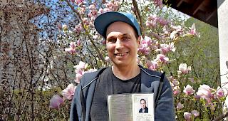 Michel Villa mit seiner italienischen ID. &laquo;Ich habe grosse Freude daran&raquo;, sagt er.