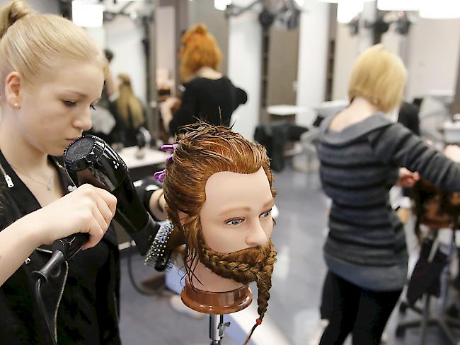 Nicht nur die Haarmoden, auch der Beruf der Coiffeuse selbst sind im steten Wandel (Symbolbild).