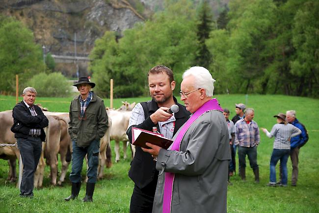 Gegen Mittag segnete Pfarrer Eduard Imhof die Tiere. 