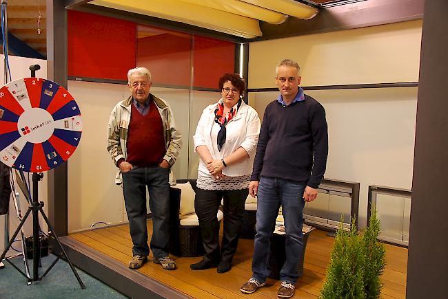 Peter Imhof (l),  Doris Garbely und Roberto Wellig von Imhof Lax präsentierten veschiedene Sonnen- und Wetterschutzlösungen. 
