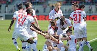 Jubelnde Spieler des FC Sitten. Auch &uuml;ber die Europa-League-Quali im Herbst?