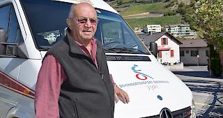Felix Mathieu aus Susten f&auml;hrt seit 33 Jahren den Bus des Behindertensports Oberwallis.
