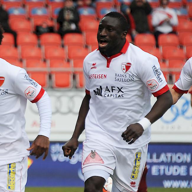 Pa Modou (rechts) bleibt bis 2019 bei Sion