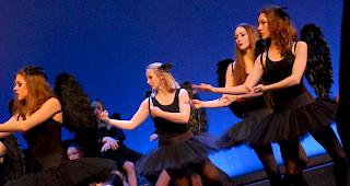 Impressionen aus &laquo;Odyssee&rsquo;16&raquo;, mit welchem das Tanzzentrum Sosta  das zahlreiche Publikum im Visper La Poste erfreute.