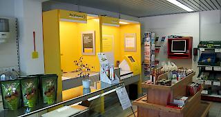 Die Initianten werfen Betrieben wie der Post vor, immer mehr Leistungen abzubauen.