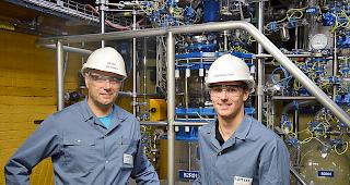 Ausbildner Erwin Venetz (l.) und Tom Uhlemann.