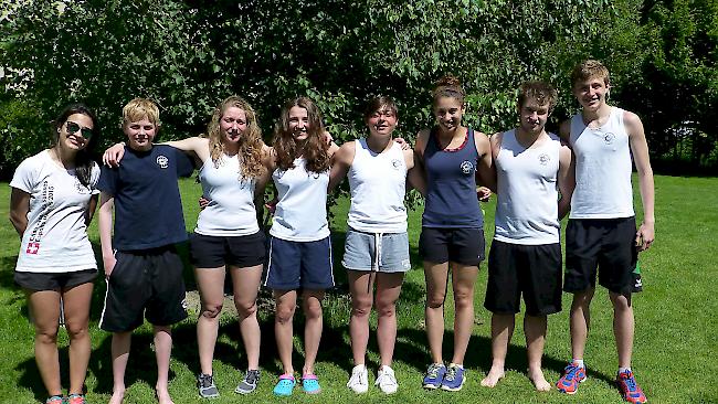 Die Elitegruppe Club de Natation Sierre mit ihrer Trainerin