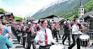 Im Gleichschritt. Die &laquo;Alpina&raquo;, Wiler, in ihrem Element.