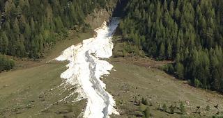 Die Nassschneelawine &laquo;Wylera&raquo; im L&ouml;tschental.