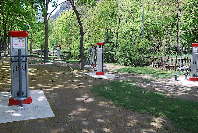 Der Outdoor-Fitnesspark wurde von der Firma UrbaFit und der Pius Schmid AG installiert. 