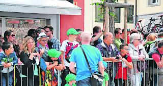 Rennstrecke. Alle wollten einen begehrten Platz in der ersten Reihe ergattern. 