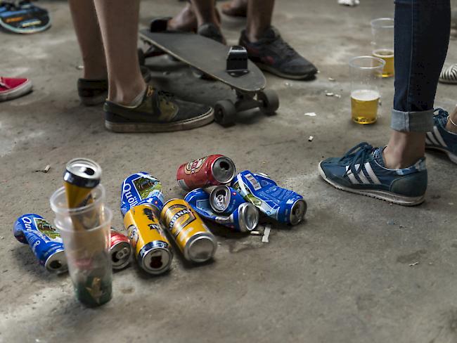 An Veranstaltungen und Festen ist es für Jugendliche besonders leicht, Alkohol zu kaufen. (Symbolbild)