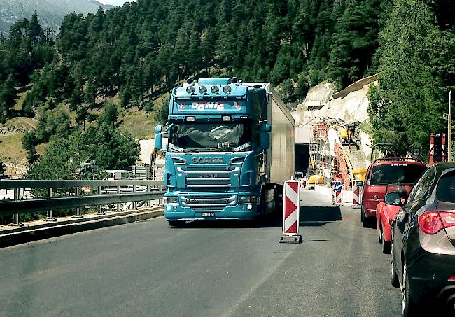 Jedes zehnte Fahrzeug am Simplon ist ein Lastwagen.