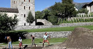 Die Aufbauarbeiten laufen mancherorts noch bis am Freitag.