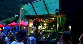 Bereits im letzten Jahr fand im Hinterhof des Restaurant &laquo;Sindbad&raquo; ein Festival statt. 