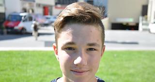 Lucca Margelist (14), Baltschieder: &laquo;Die meiste Zeit meiner Sommerferien verbringe ich im Schwimmbad. Momentan hat aber wieder das Fussballtraining angefangen, was ziemlich m&uuml;hsam ist, da es f&uuml;r Sport viel zu heiss ist.&raquo;