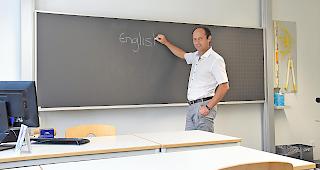 Rektor Gerhard Schmidt freut sich auf die neue zweisprachige Matura Englisch/Deutsch.