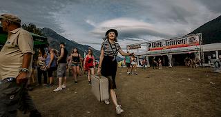 Tina Nägeli war diesen Sommer viel unterwegs. Auf der Suche nach dem besten Festival der Schweiz schaute sie auch in Gampel vorbei.