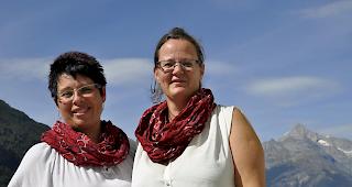 OK-Pr&auml;sidentin Christine Brigger (links) und Ilona Margelisch, Pr&auml;sidentin des SV Staldenried.