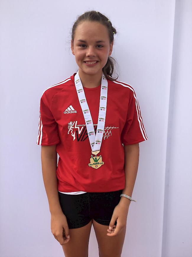 Svenja Wenger holt am UBS Kids Cup in Zürich den Gesamtsieg in der Kategorie «W11». 