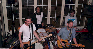 Sam Gruber performte am dritten Tourtag im vollen &laquo;Madeleine&raquo; in Luzern.