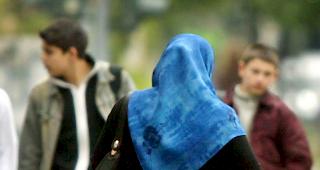 Das Bildungswesen will eine klare Regelung f&uuml;r das Tragen eines Kopftuchs in der Schule. (Symbolbild)