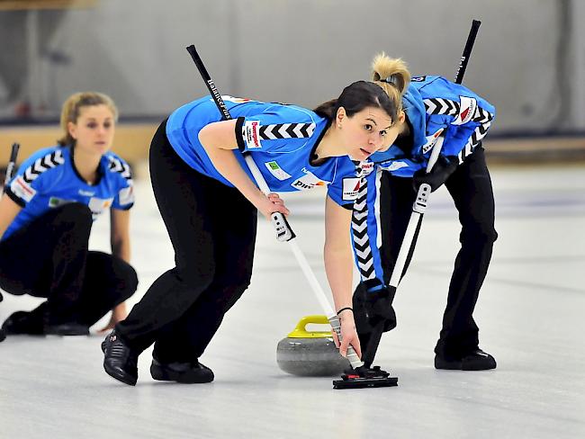 Konzentrierte Teamarbeit der Aarauer Curlerinnen